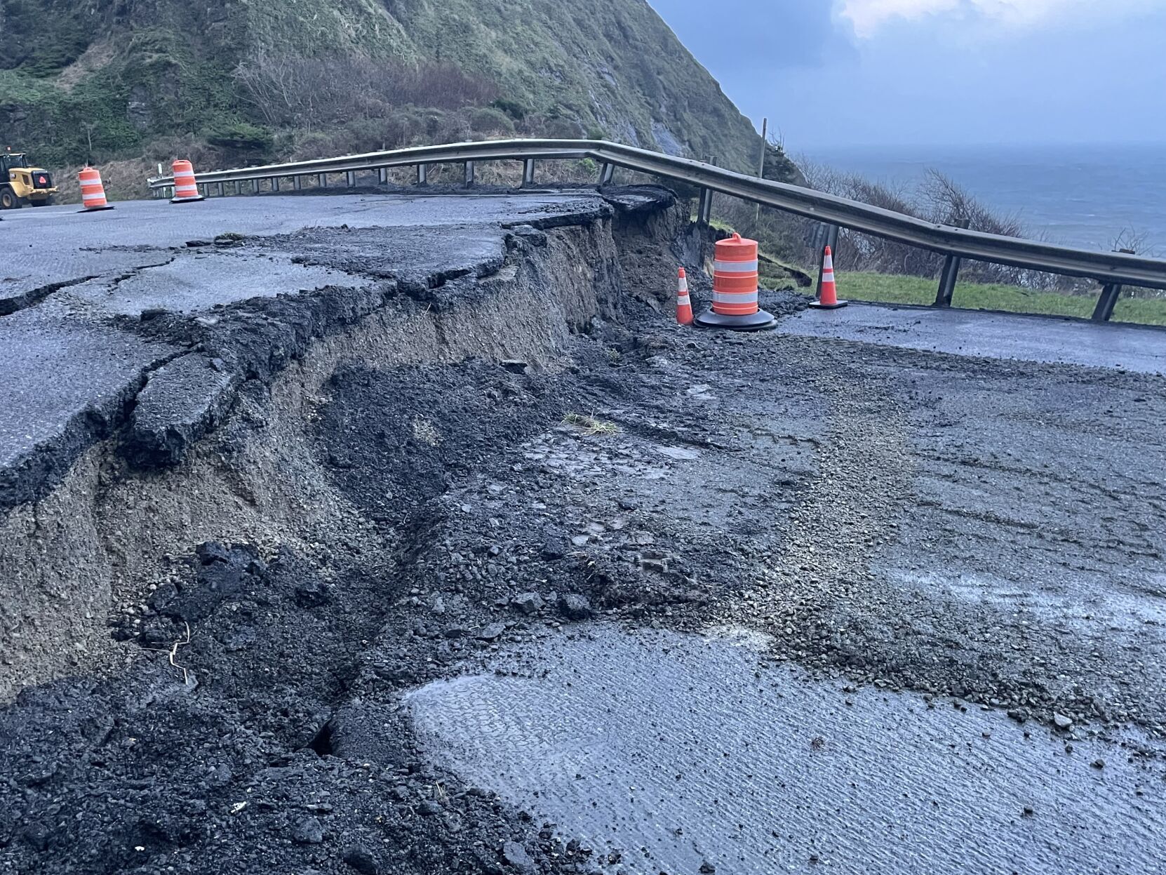 Hwy 101 landslide 9 a.m. 1-9-23
